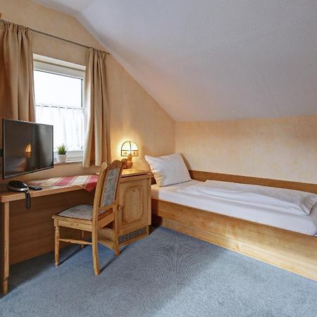 Landgasthof Falken Huttlingen Bilik gambar