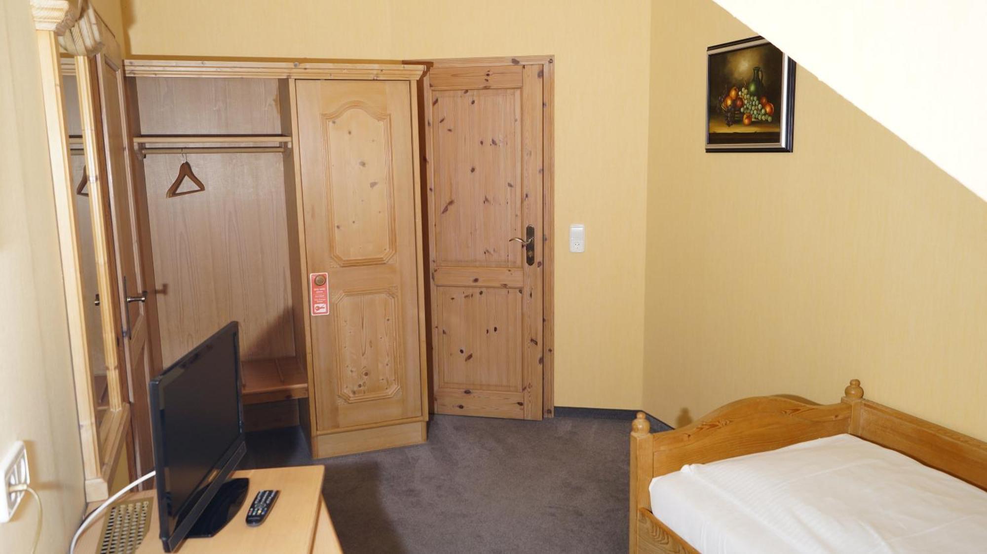 Landgasthof Falken Huttlingen Bilik gambar