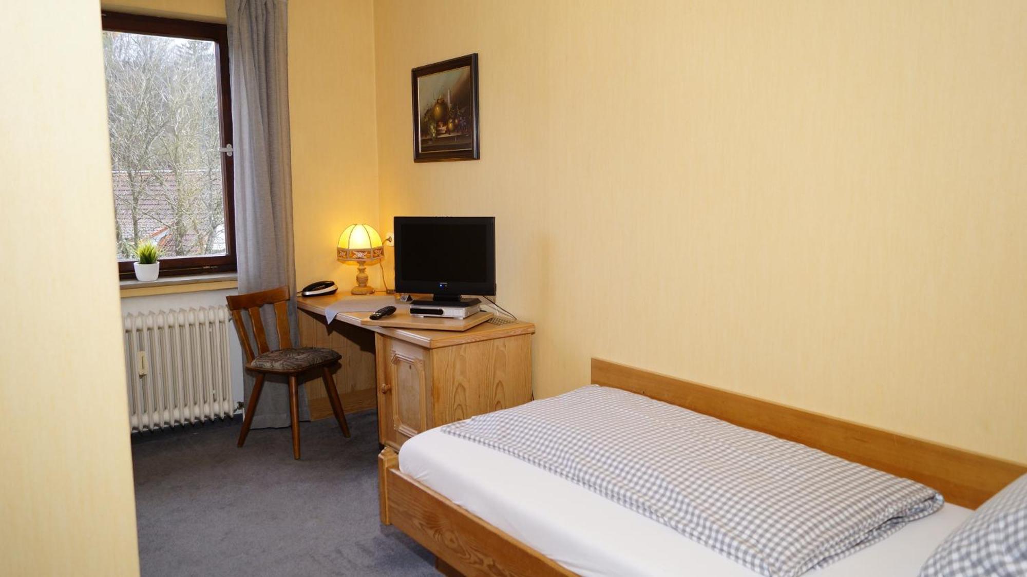 Landgasthof Falken Huttlingen Bilik gambar