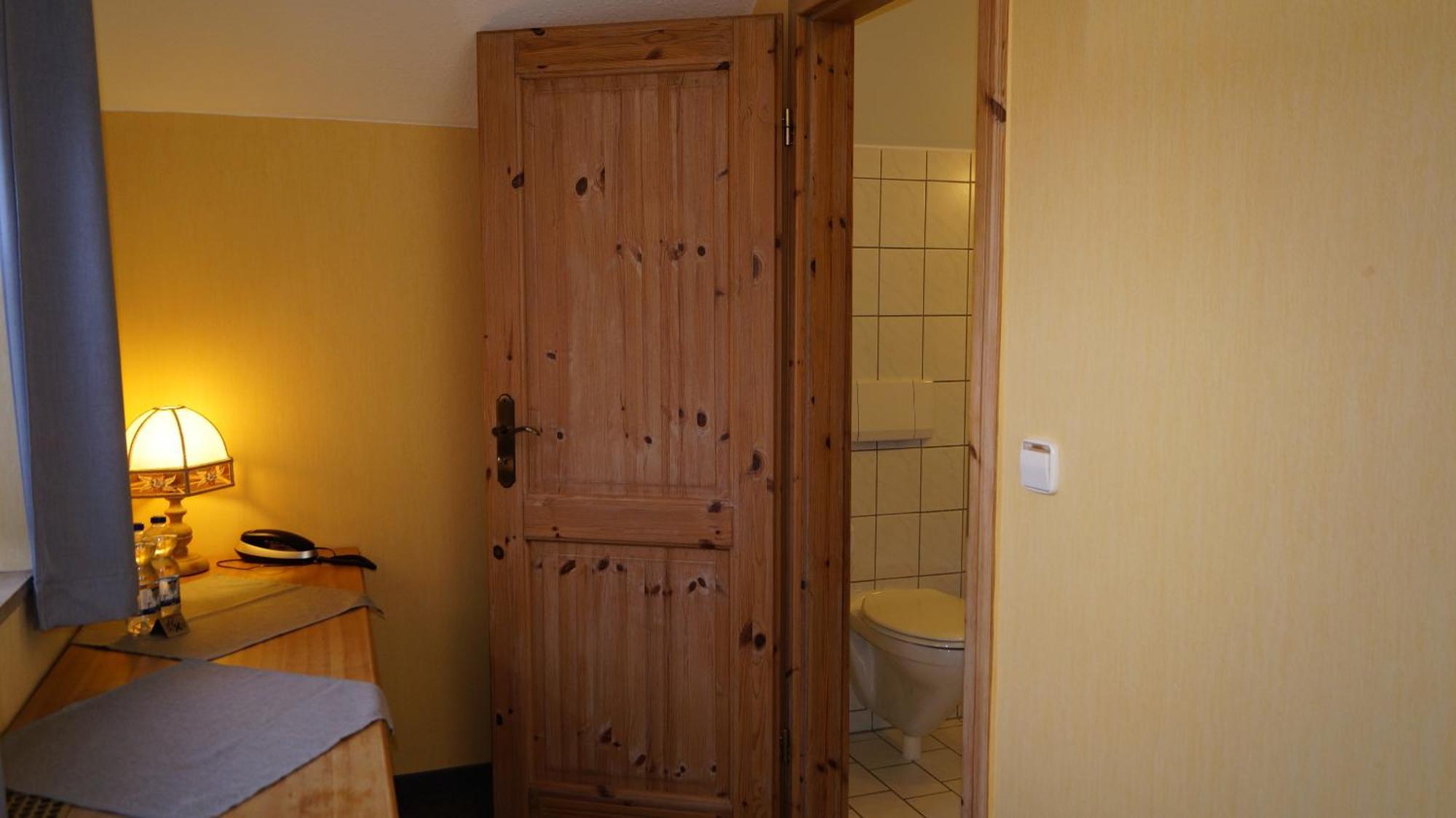 Landgasthof Falken Huttlingen Bilik gambar